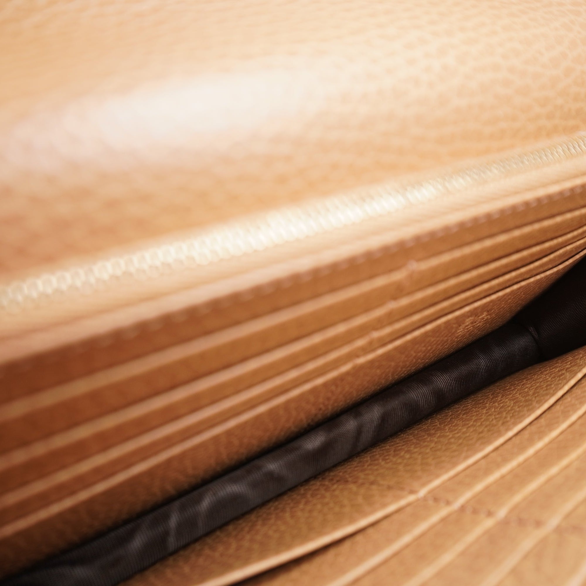 PRE-OWNED GG Beige G Interlocking Wallet on a Chain Crossbody Bag