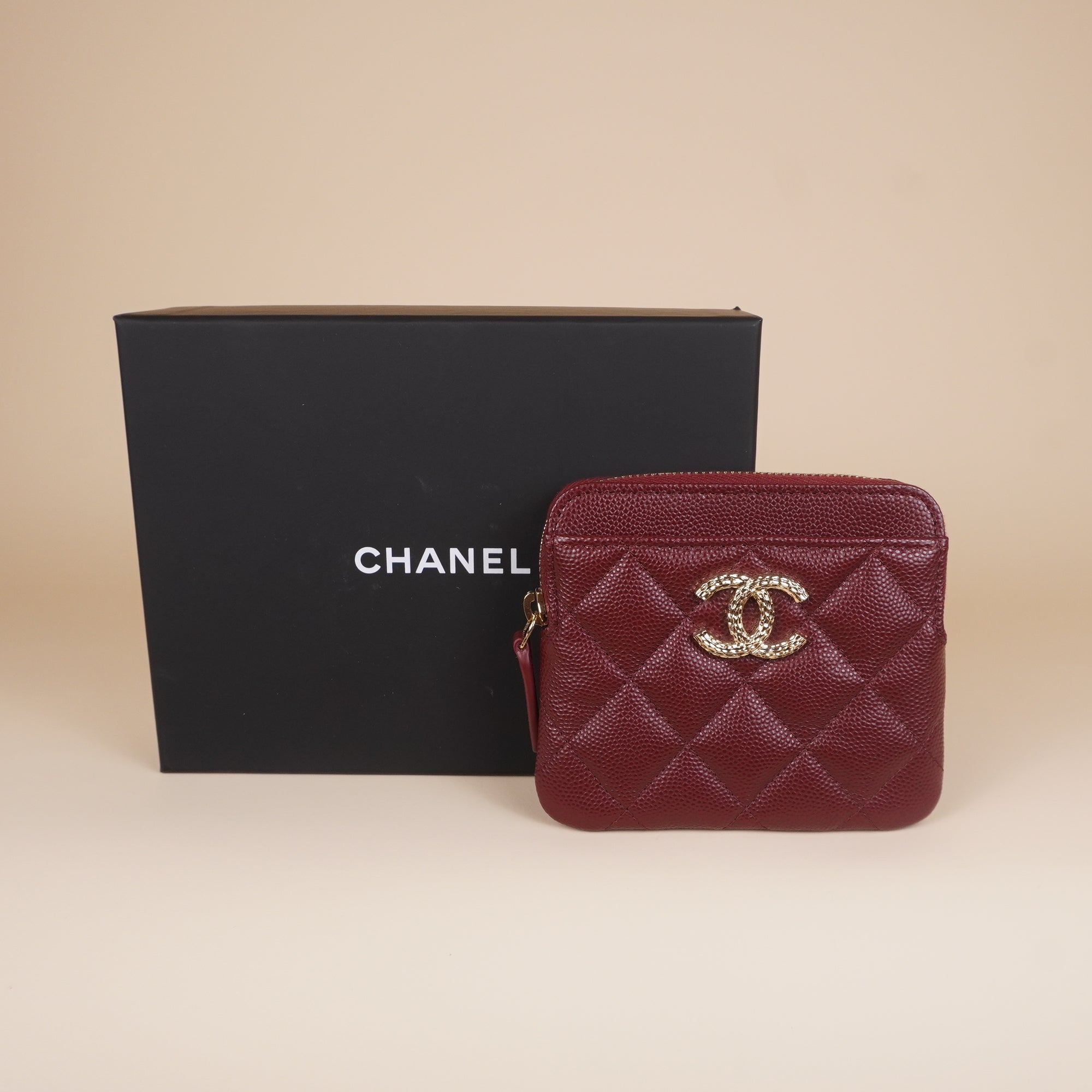 PRE-OWNED CC Caviar Quilted Crystal Zip Card Holder Wallet Burgundy