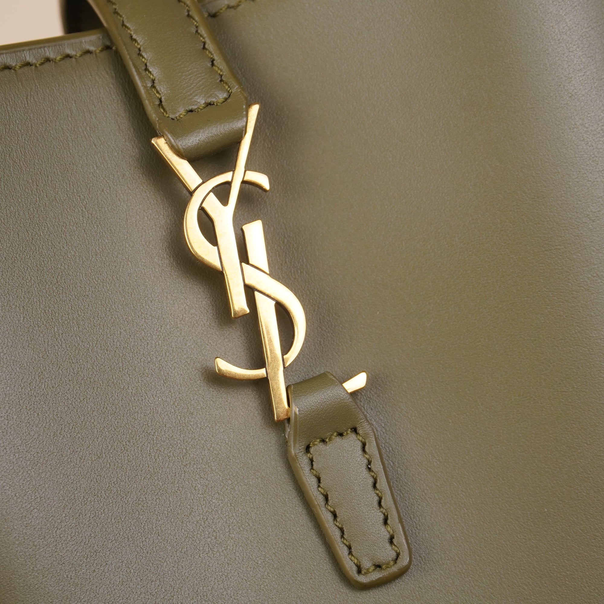 PRE-OWNED Shiny Calfskin Le 37 Mini Bucket Bag Strong Moss