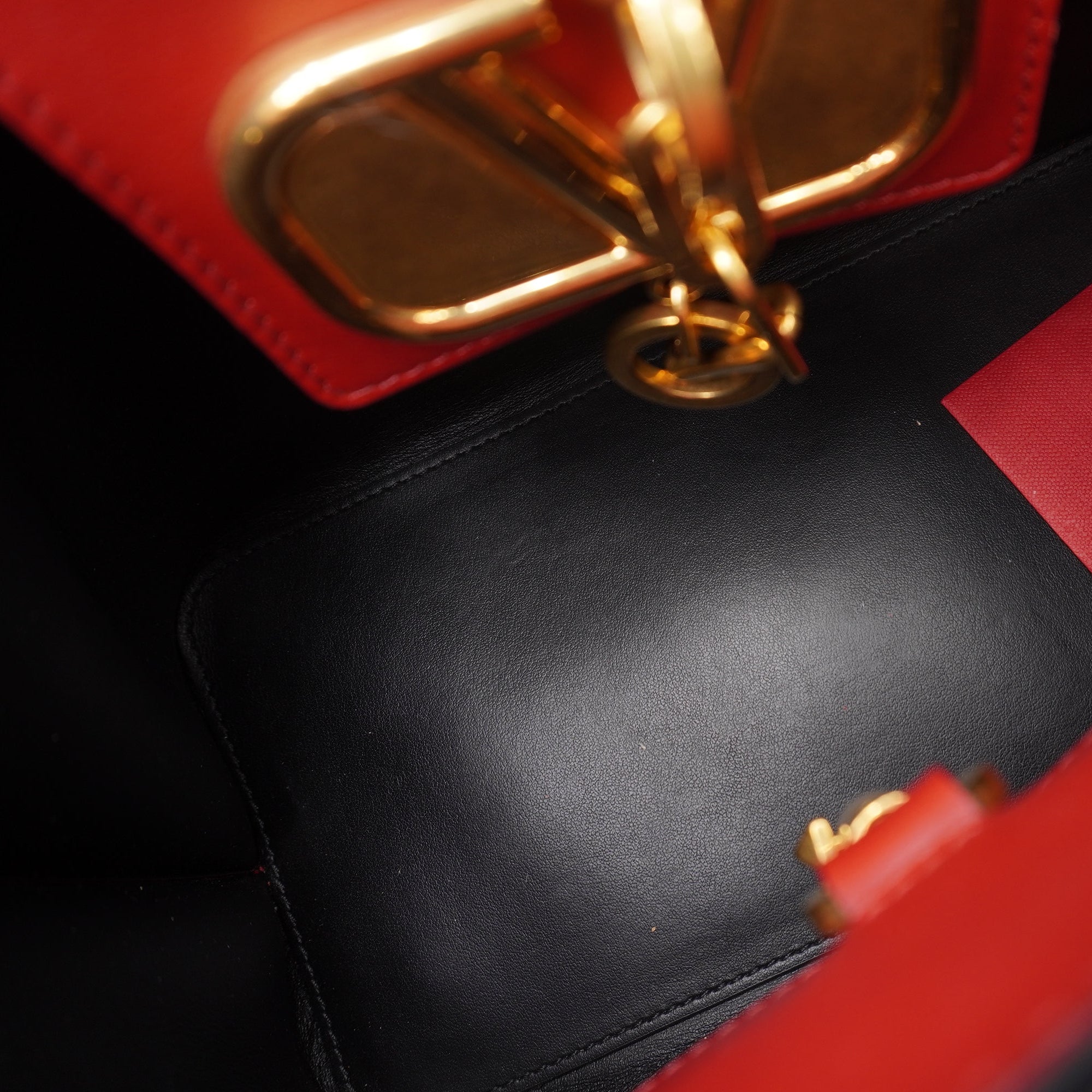 PRE-OWNED Medium VLogo Red Leather Tote Shoulder Bag