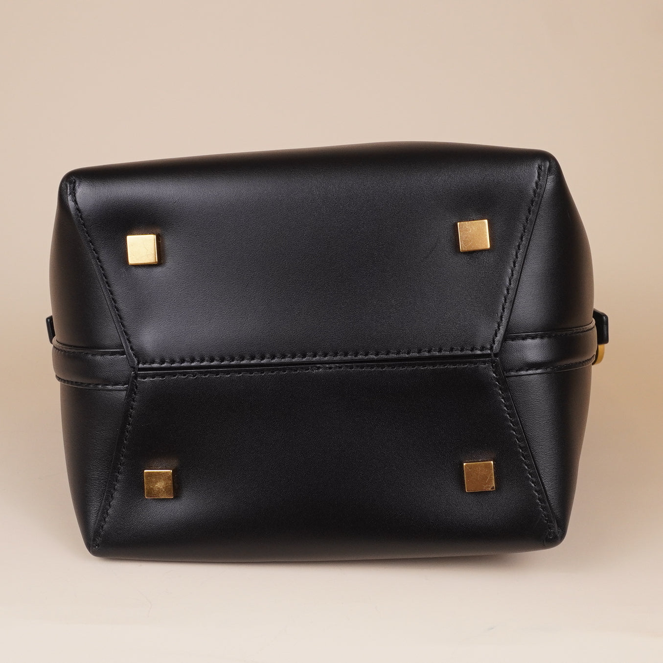 PRE-OWNED Black Shiny Calfskin Leather Small Le 37 Bucket Bag