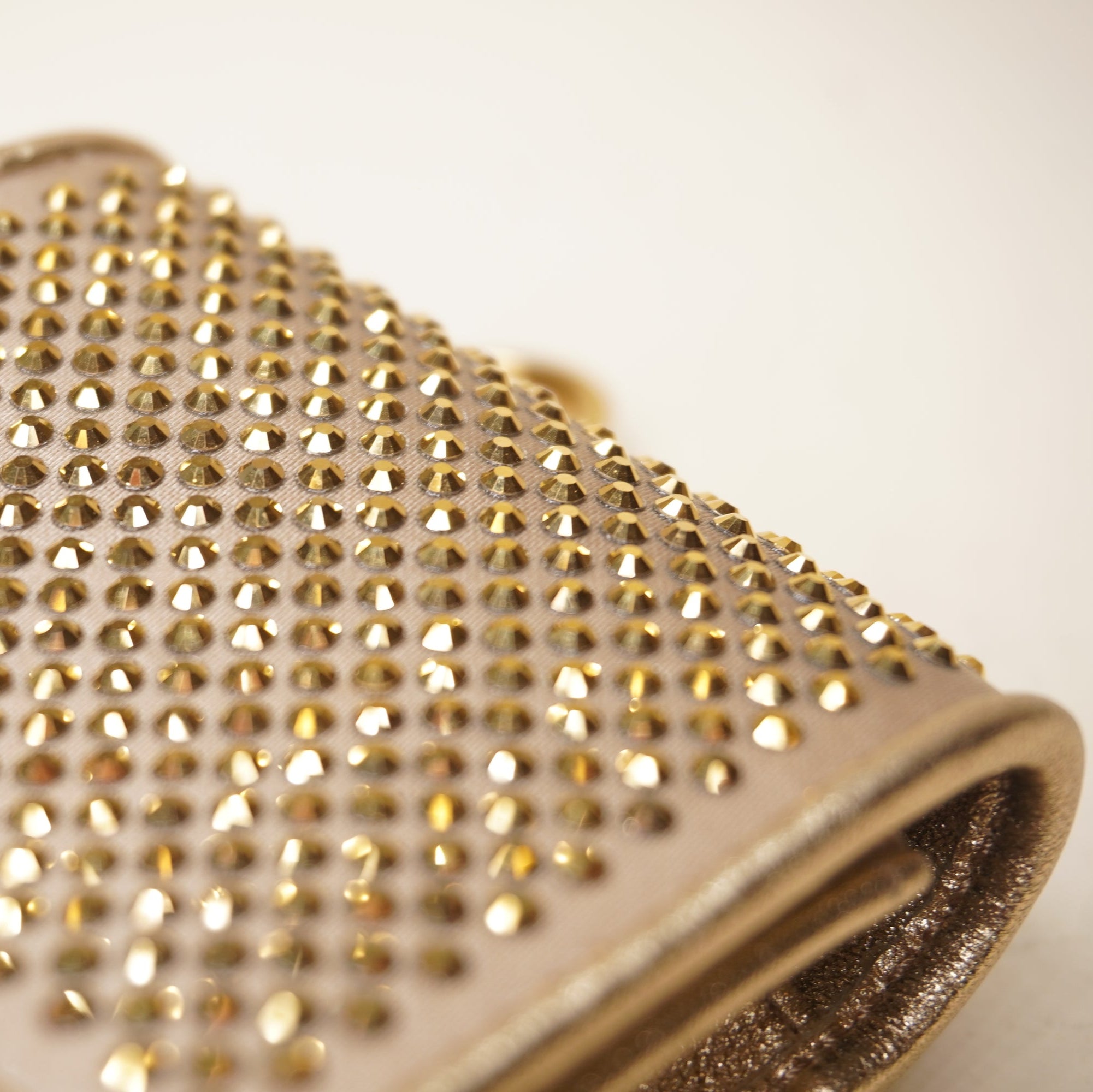 PRE-OWNED Gold Crystal Airpods Case