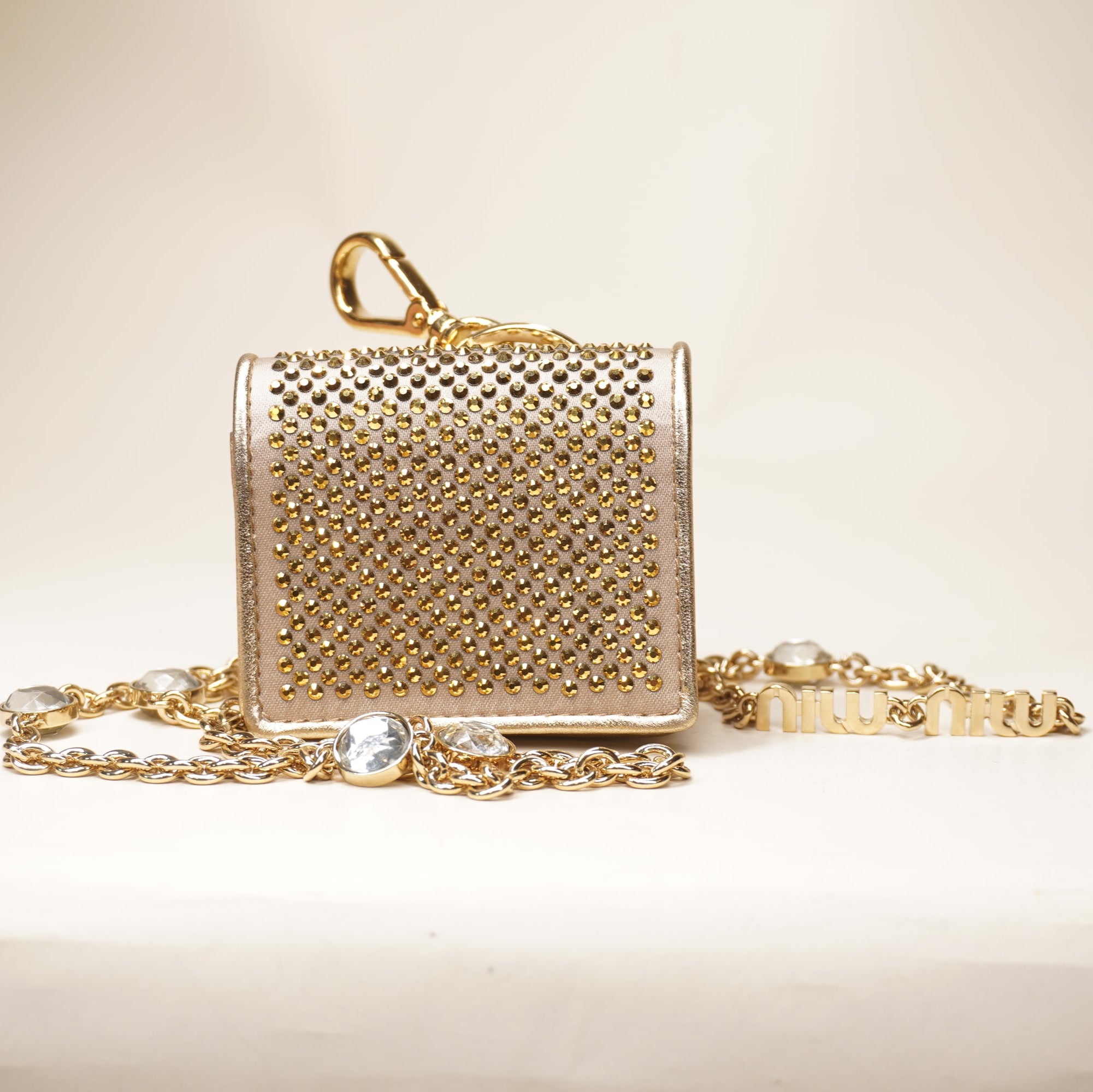 PRE-OWNED Gold Crystal Airpods Case