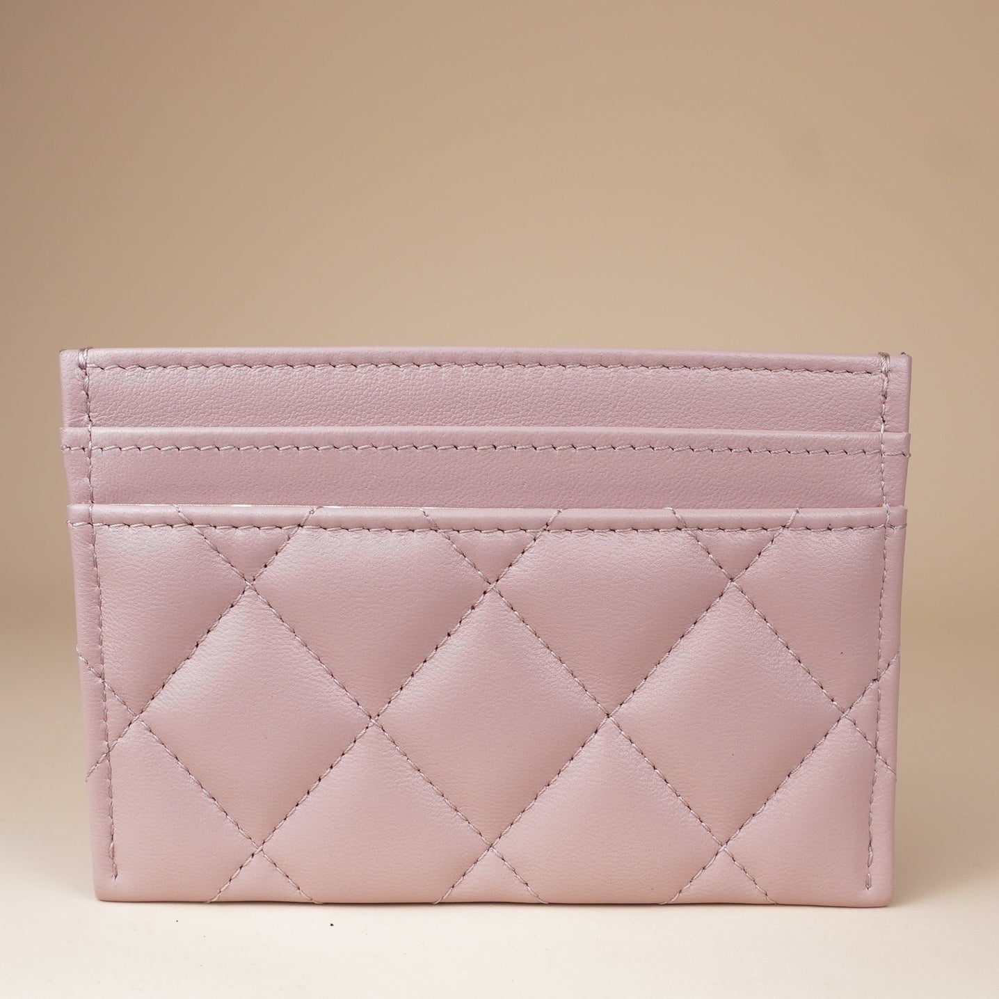 PRE-OWNED CC Pearl Card Holder Interlocking CC Logo Card Holder
