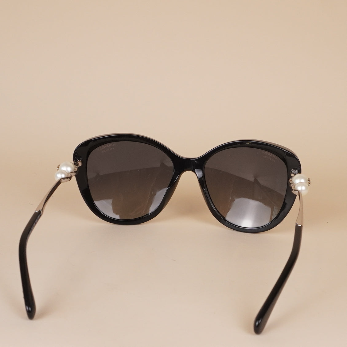 PRE-OWNED CC Butterfly Pearl Polarized Sunglasses 5338-H Black