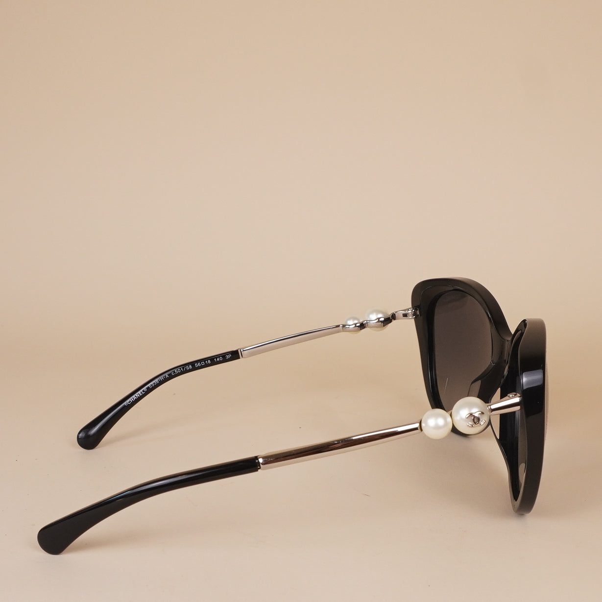 PRE-OWNED CC Butterfly Pearl Polarized Sunglasses 5338-H Black