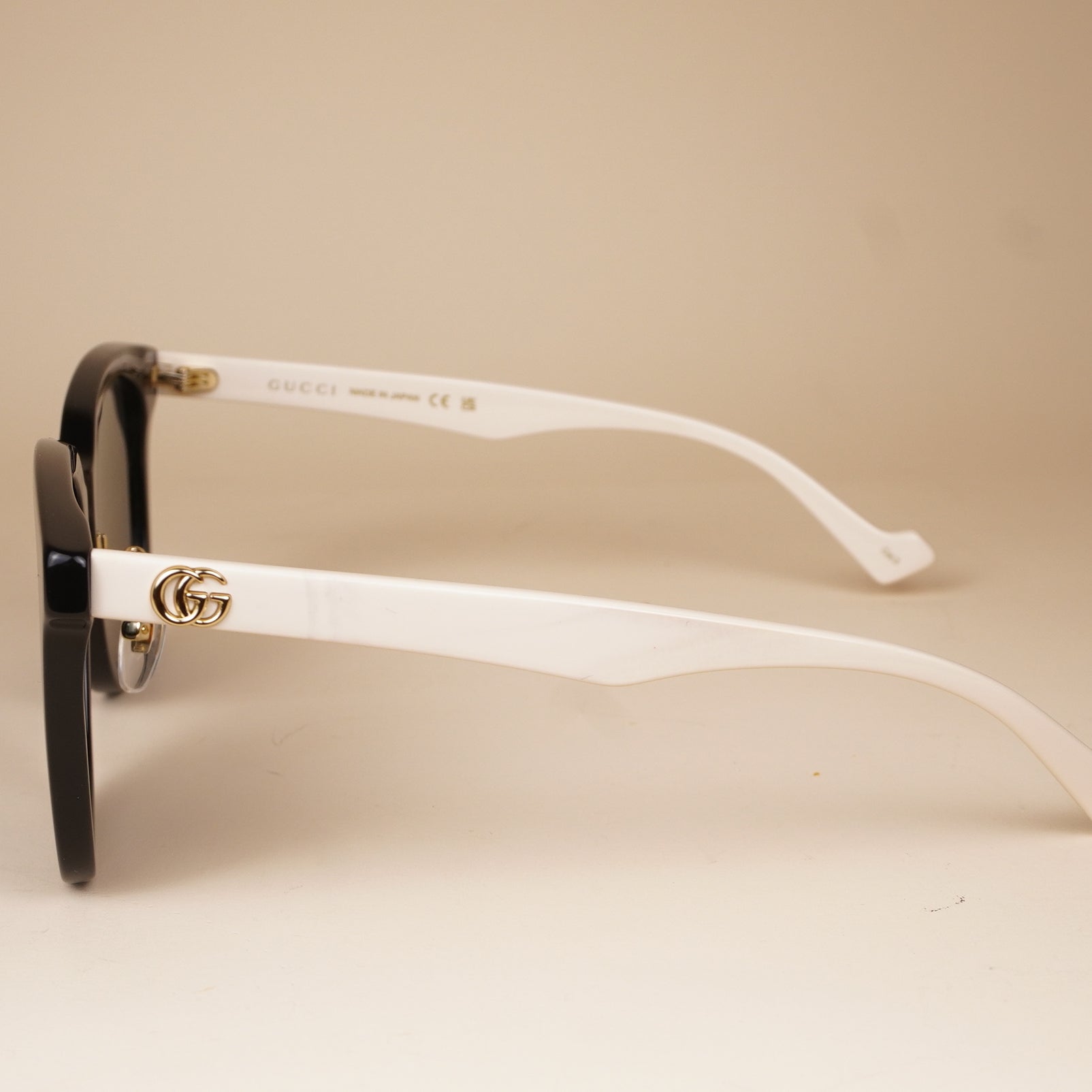 PRE-OWNED GG Sunglasses Women's Black/White Square GG1000SK 003