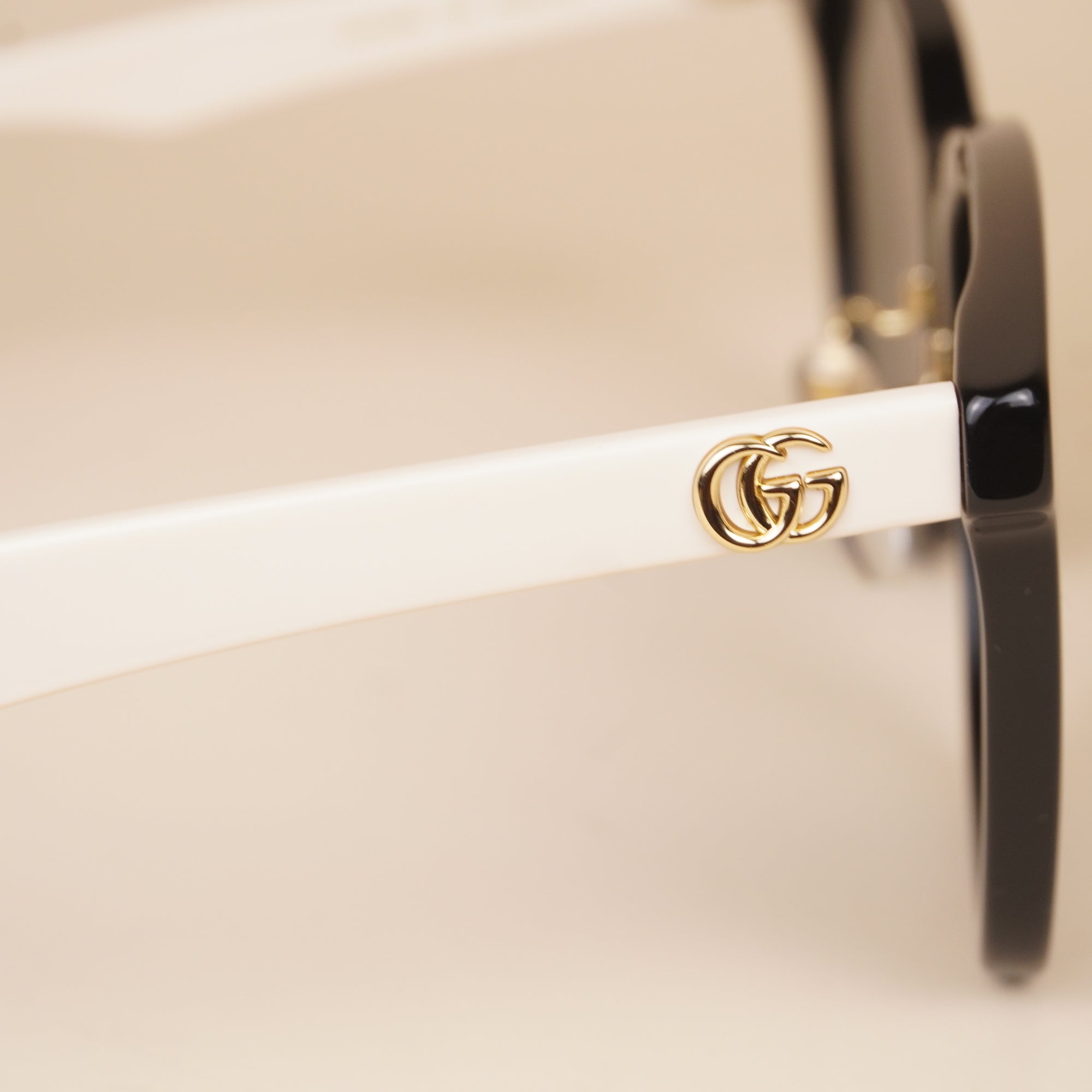 PRE-OWNED GG Sunglasses Women's Black/White Square GG1000SK 003