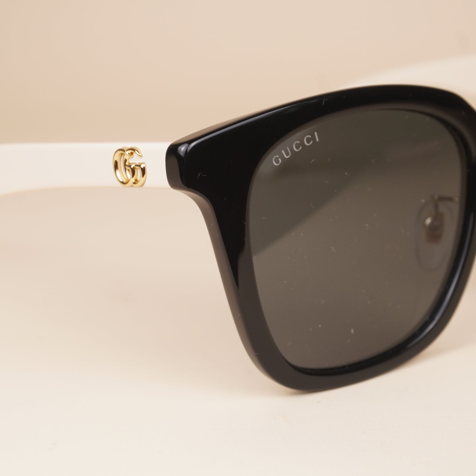 PRE-OWNED GG Sunglasses Women's Black/White Square GG1000SK 003