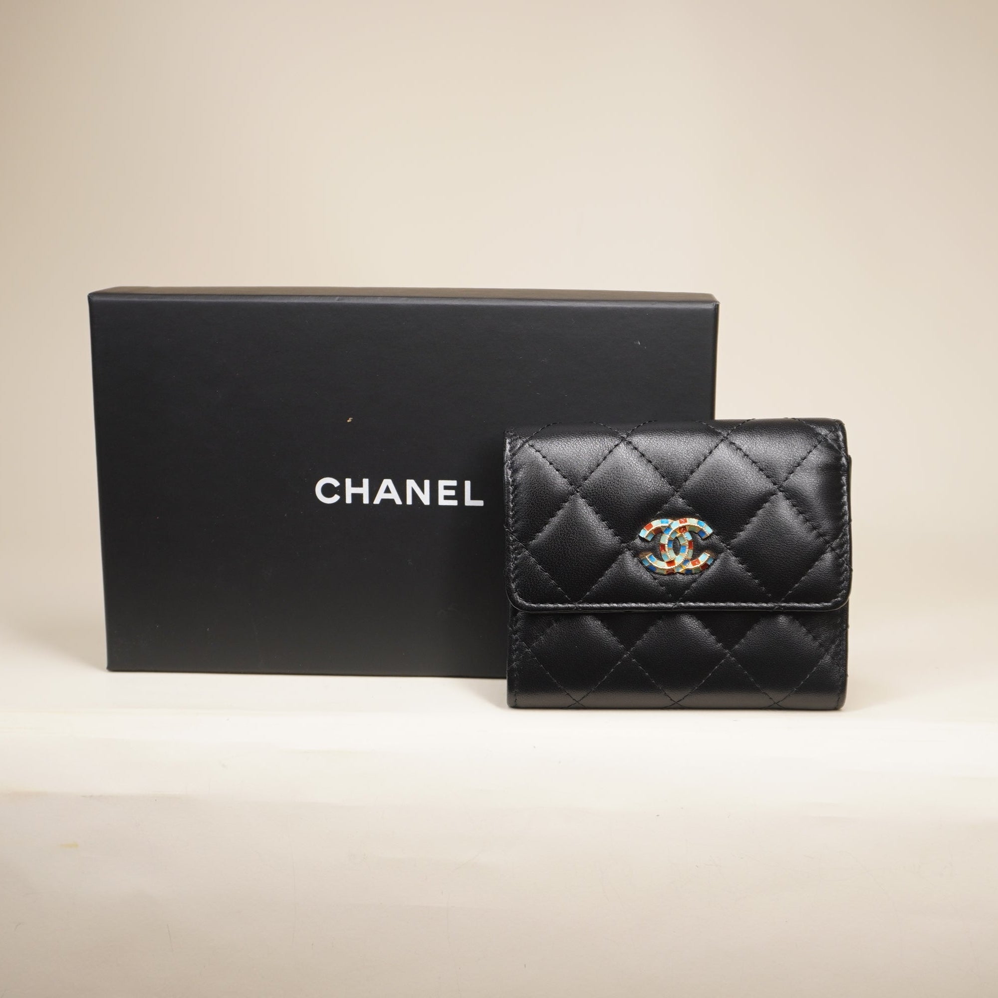 PRE-OWNED Black 2019 Quilted Lambskin Wallet