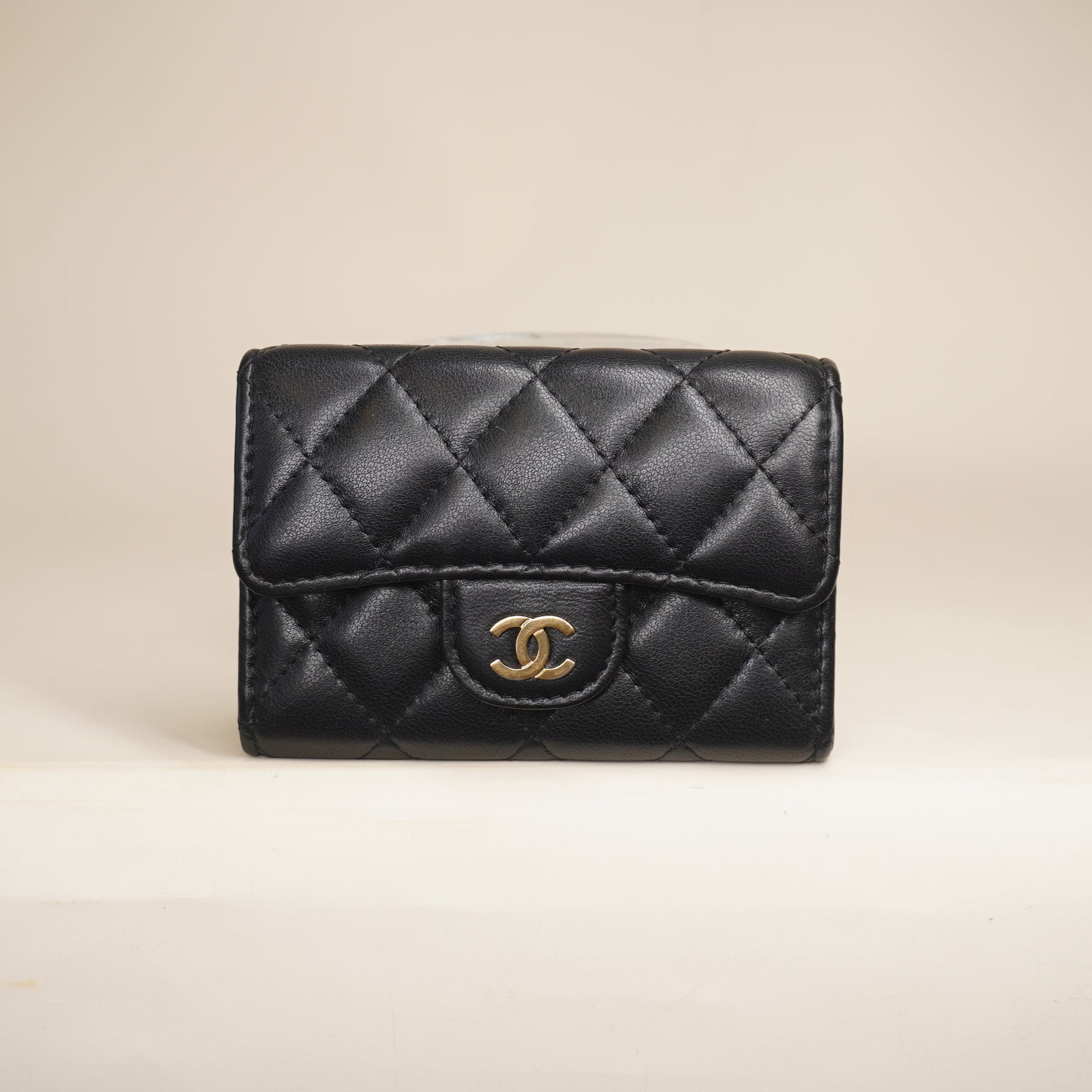 PRE-OWNED Lambskin Quilted Flap Card Holder Wallet Black