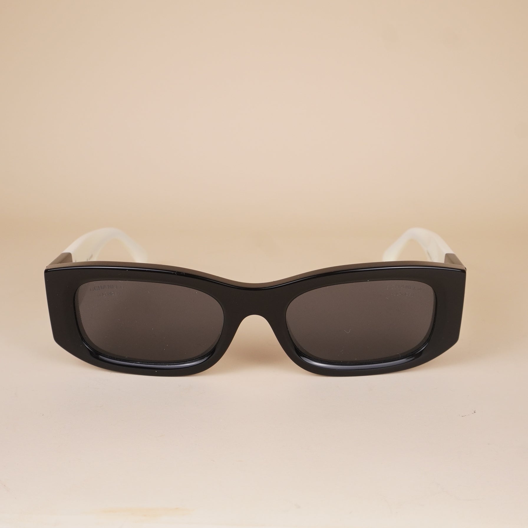 PRE-OWNED CC Women's Black Sunglass Rectangle Sunglasses Ch5525