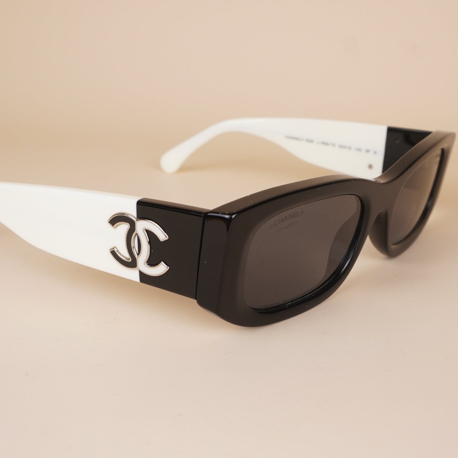 PRE-OWNED CC Women's Black Sunglass Rectangle Sunglasses Ch5525