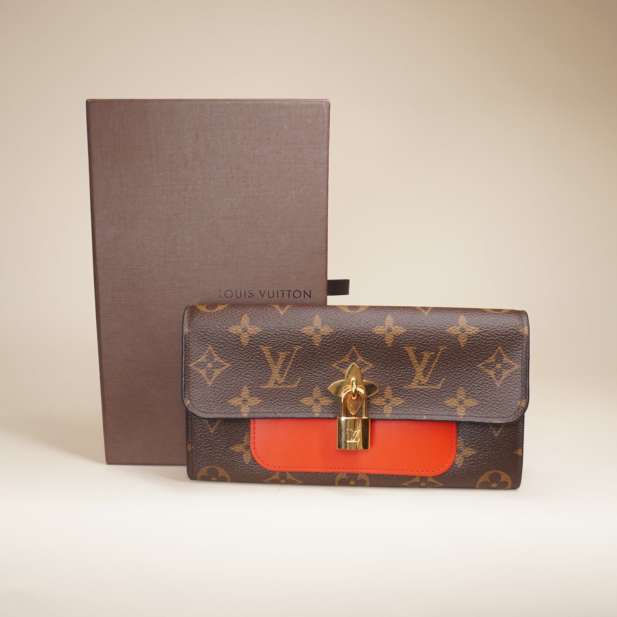 PRE-OWNED LV Monogram Flower Lock Compact Long Wallet Coquelicot
