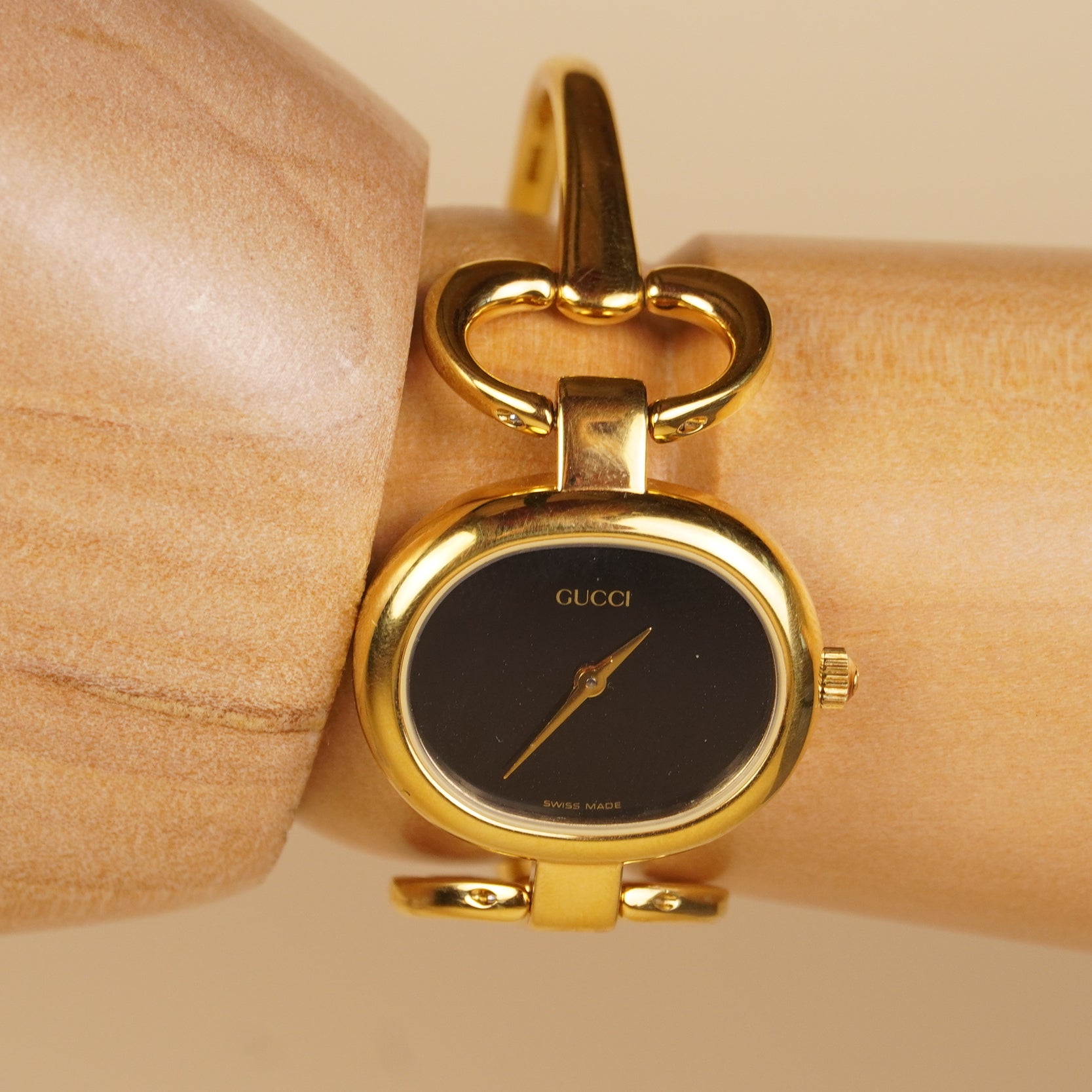 PRE-OWNED GG Watch 1600 26mm Black Gold Quartz Ladies