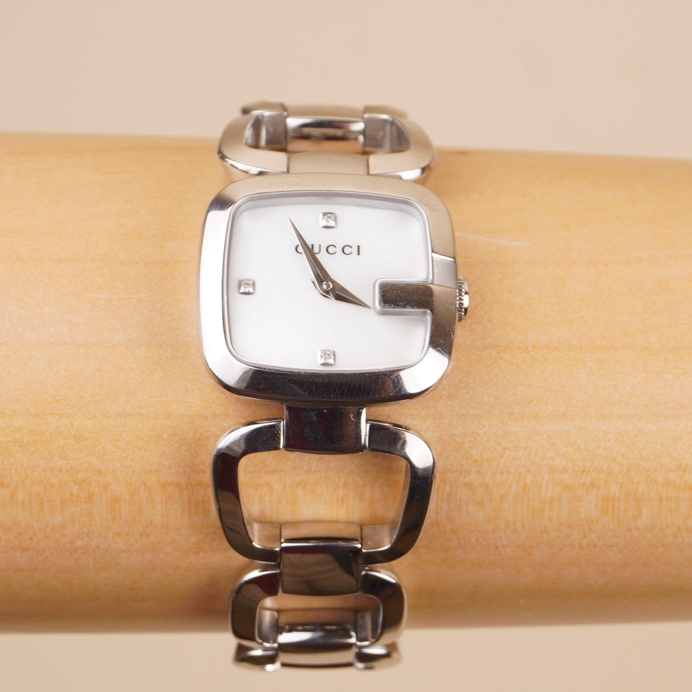 PRE-OWNED GG 125.5 MOP Diamond and Stainless Steel Watch