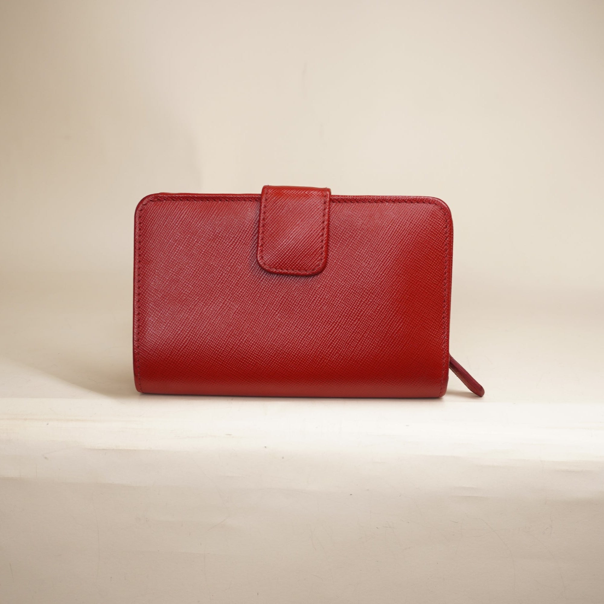 PRE-OWNED Red Saffiano Metal Compact Wallet Fuoco