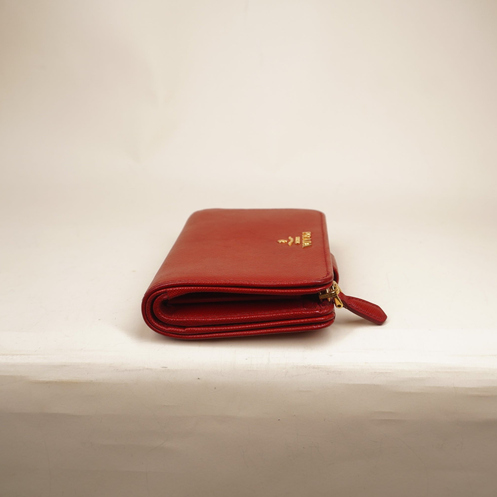 PRE-OWNED Red Saffiano Metal Compact Wallet Fuoco