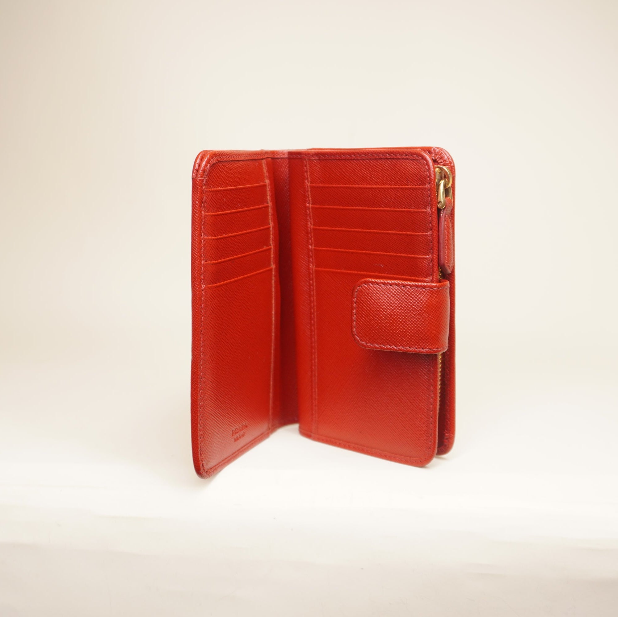 PRE-OWNED Red Saffiano Metal Compact Wallet Fuoco