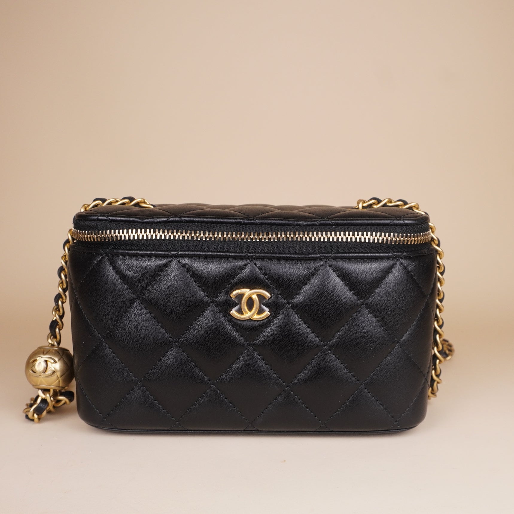 PRE-OWNED CC Lambskin Quilted Resin Vanity Case With Chain Black