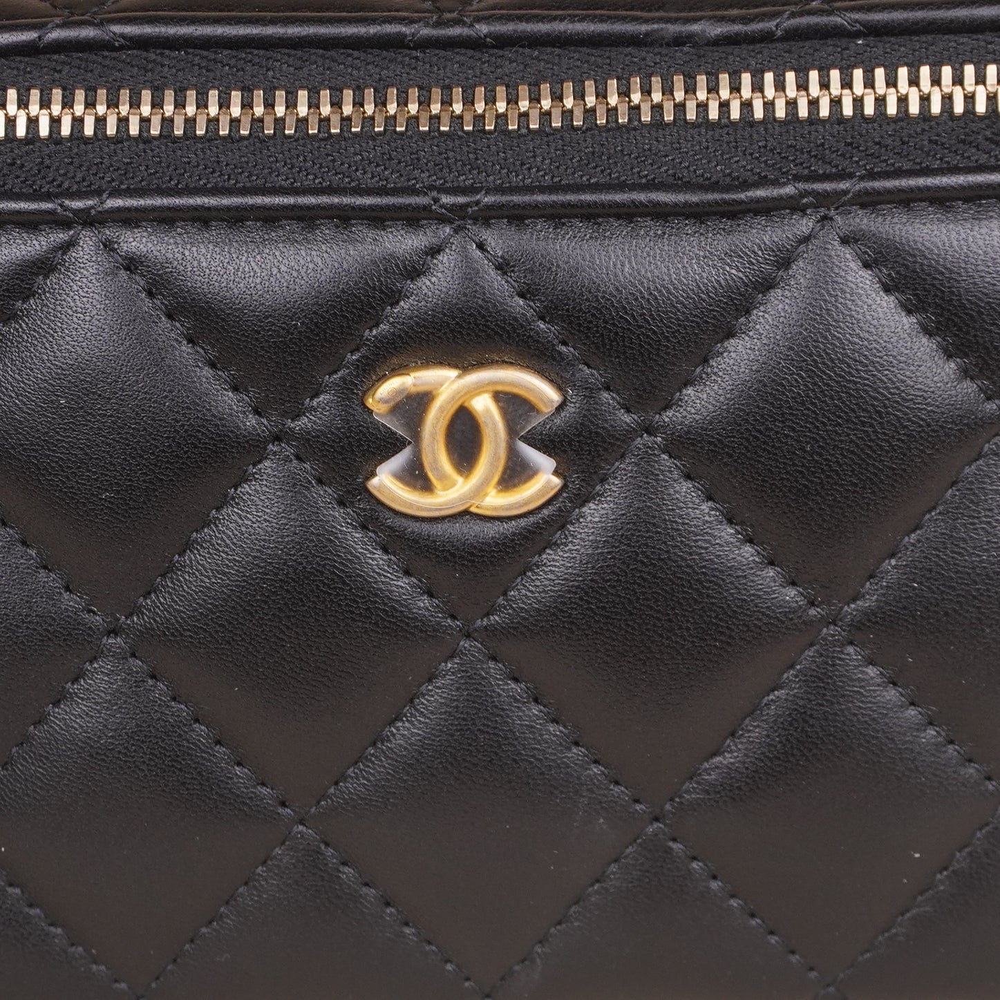 PRE-OWNED CC Lambskin Quilted Resin Vanity Case With Chain Black