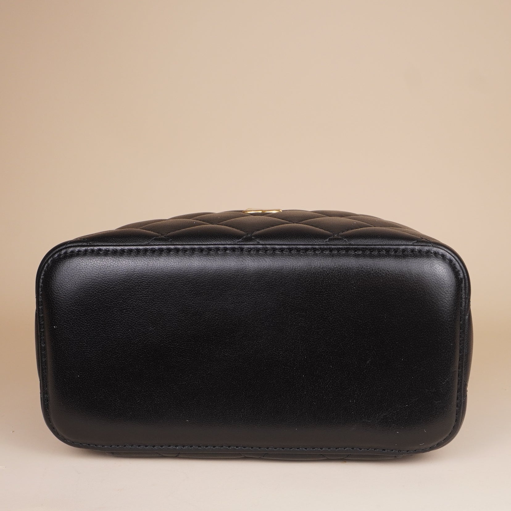 PRE-OWNED CC Lambskin Quilted Resin Vanity Case With Chain Black