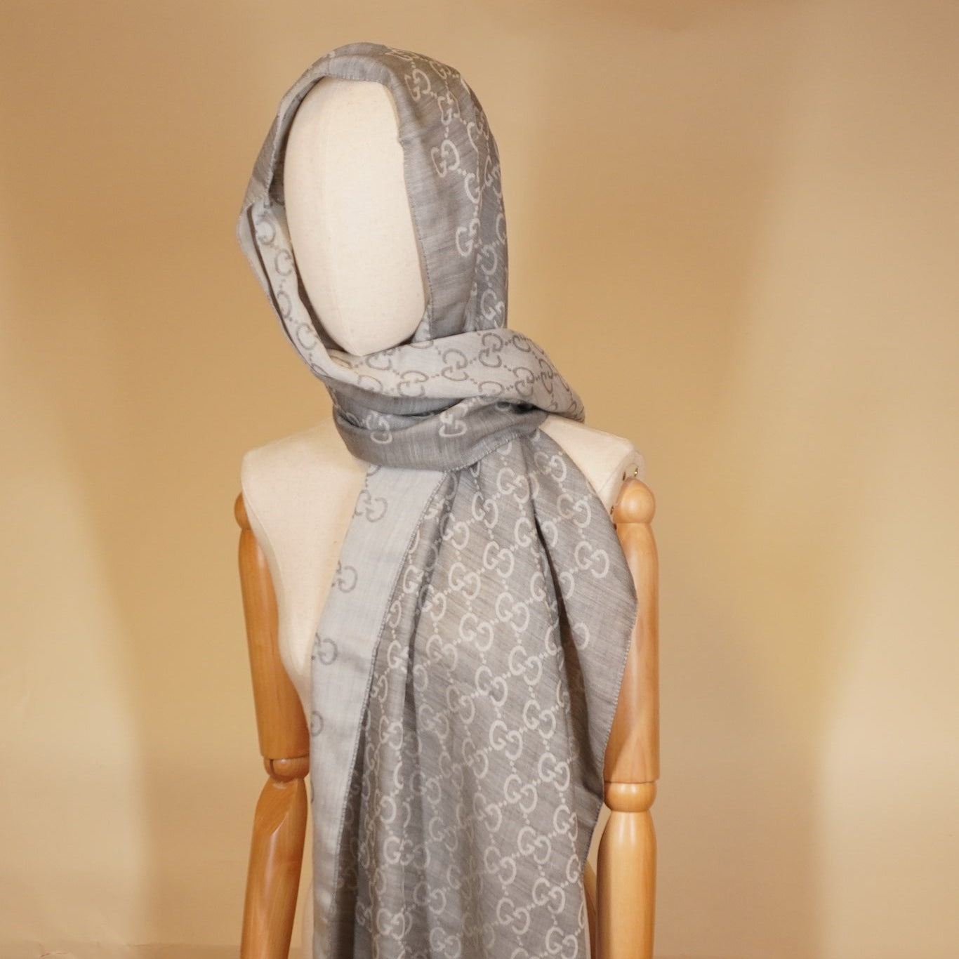 PRE-OWNED GG Grey Jacquard Scarf 