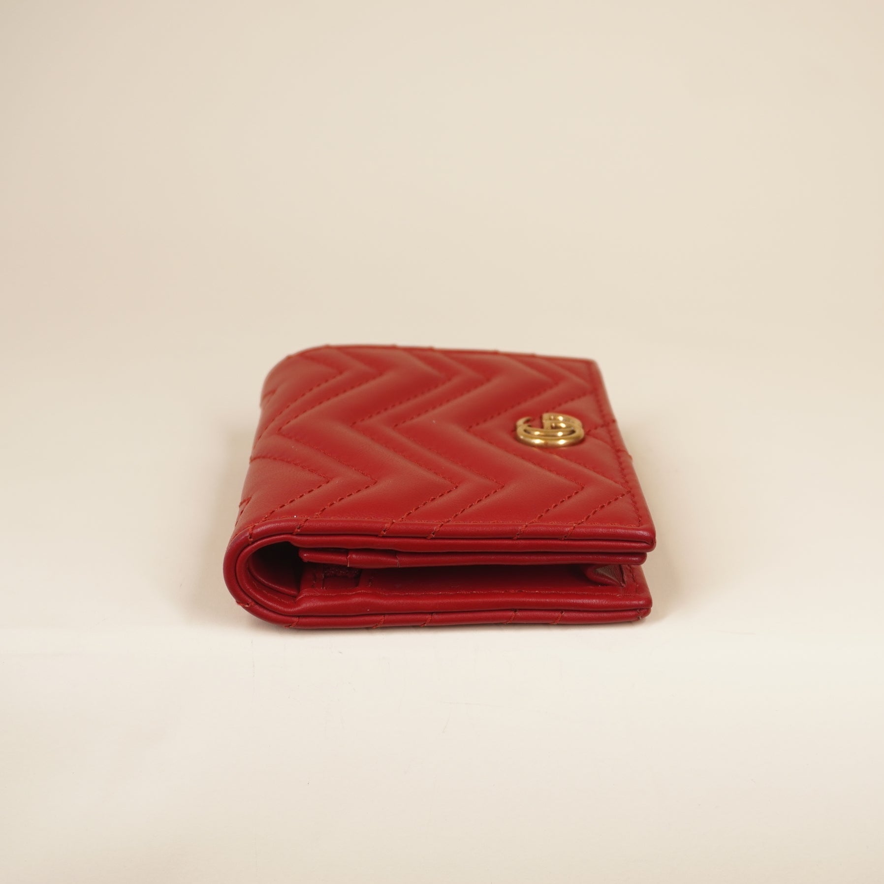 PRE-OWNED GG Red Calfskin Matelasse GG Marmont Card Case Wallet Hibiscus