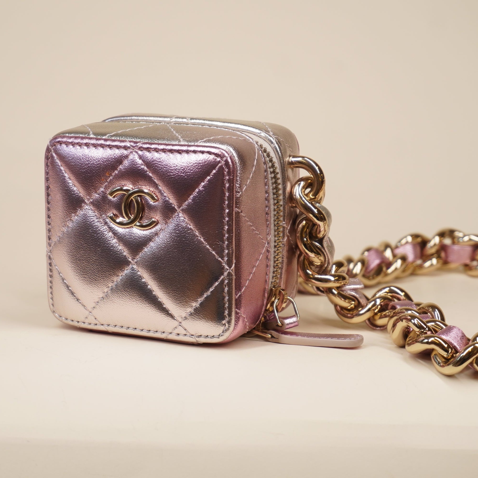 PRE-OWNED Gradient Metallic Lambskin Quilted Like A Wallet Clutch With Chain Gold Pink
