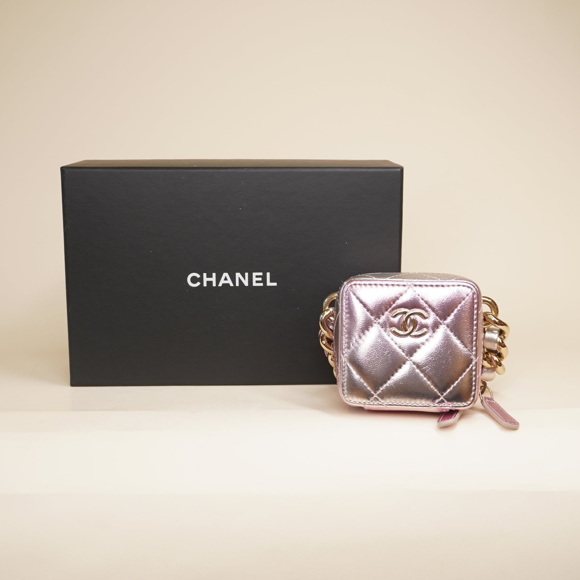 PRE-OWNED Gradient Metallic Lambskin Quilted Like A Wallet Clutch With Chain Gold Pink