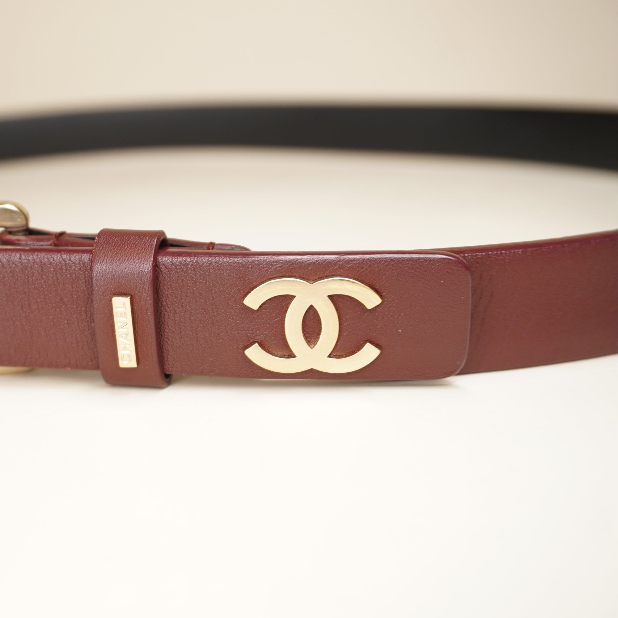 PRE-OWNED CC Calfskin and metal Burgundy Belt 80/32