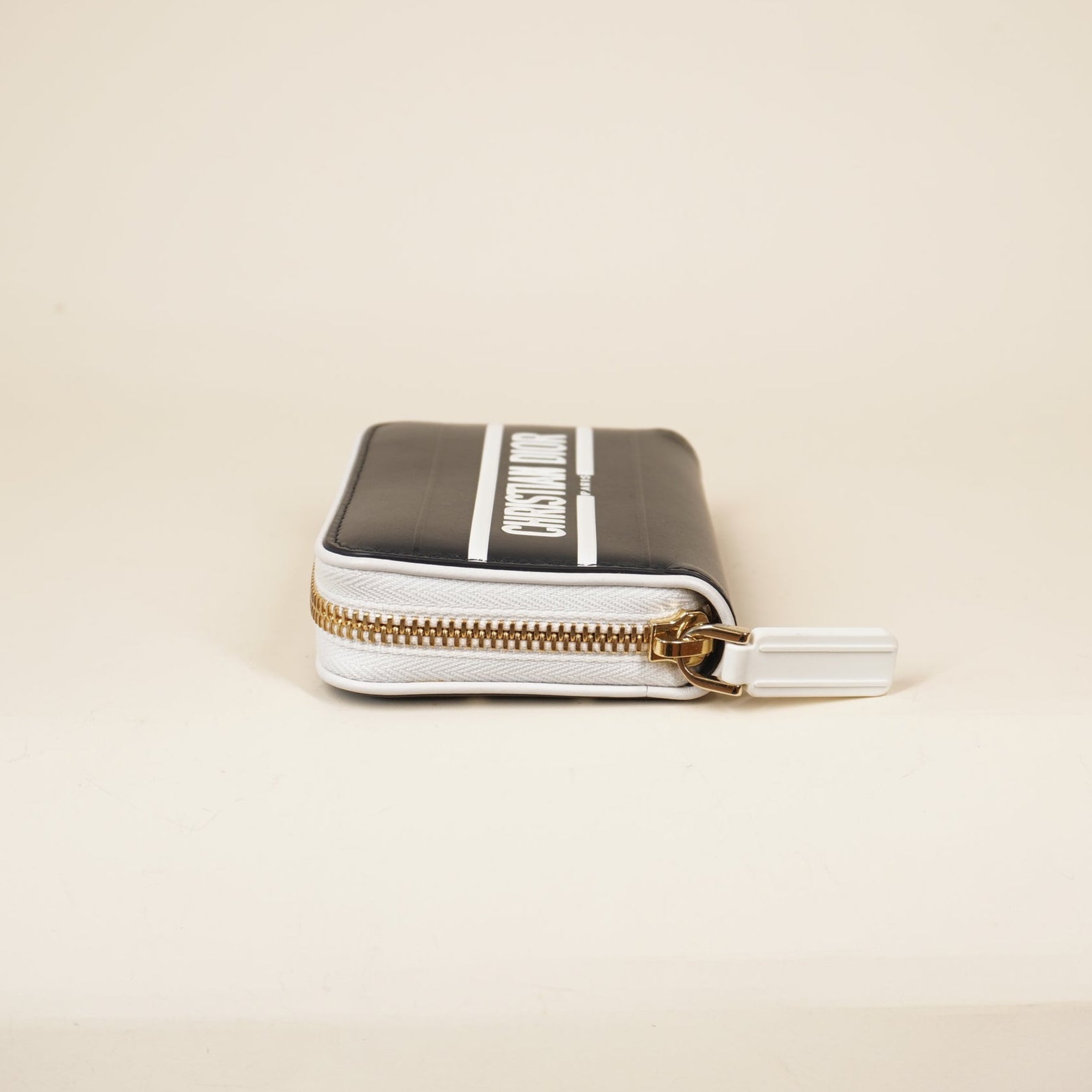 PRE-OWNED  Calfskin Vibe Voyageur Card Holder Navy White