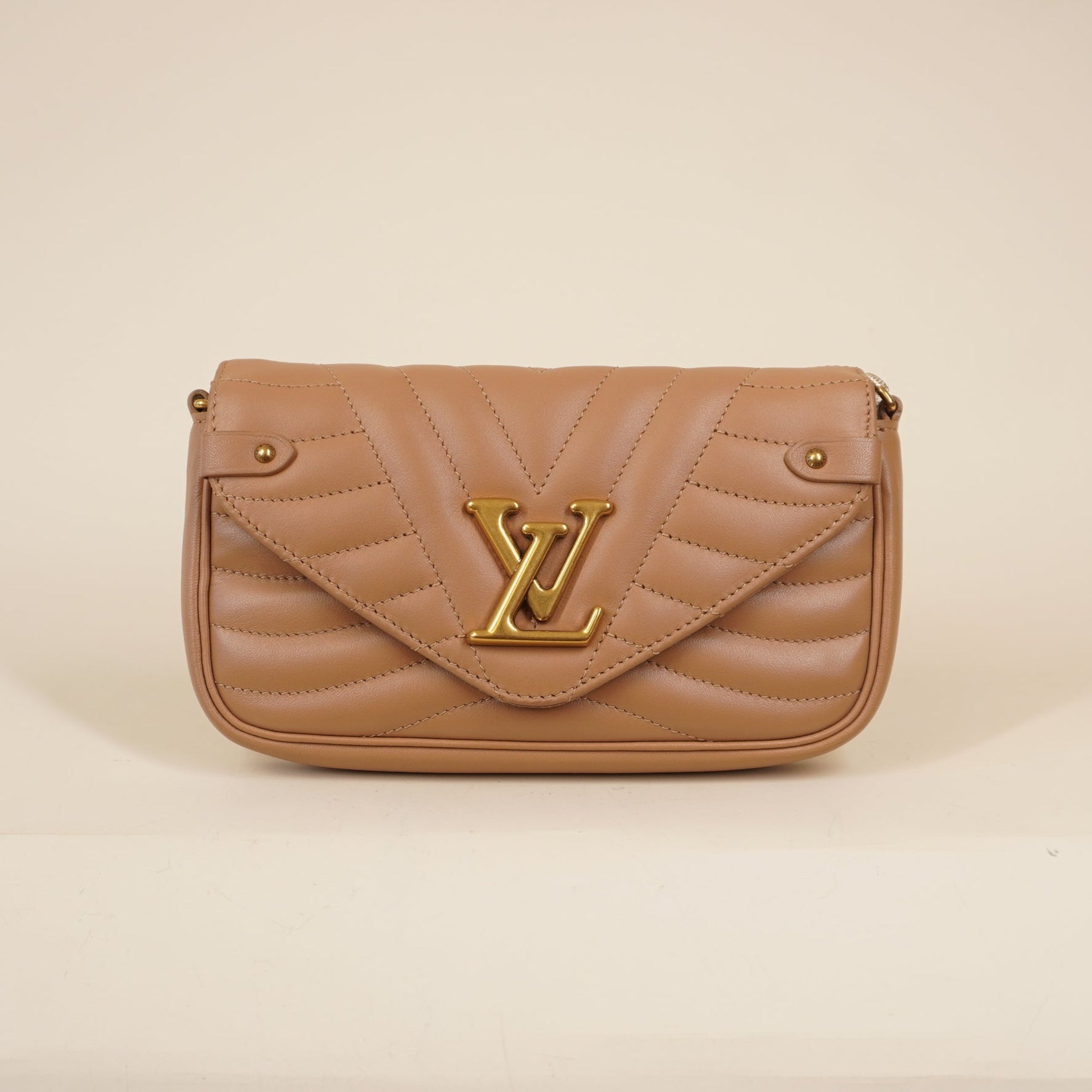 PRE-OWNED LV Calfskin New Wave Chain Pochette Arizona