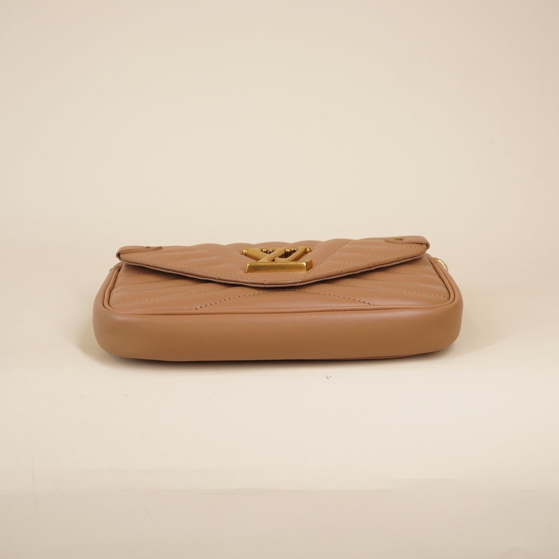 PRE-OWNED LV Calfskin New Wave Chain Pochette Arizona