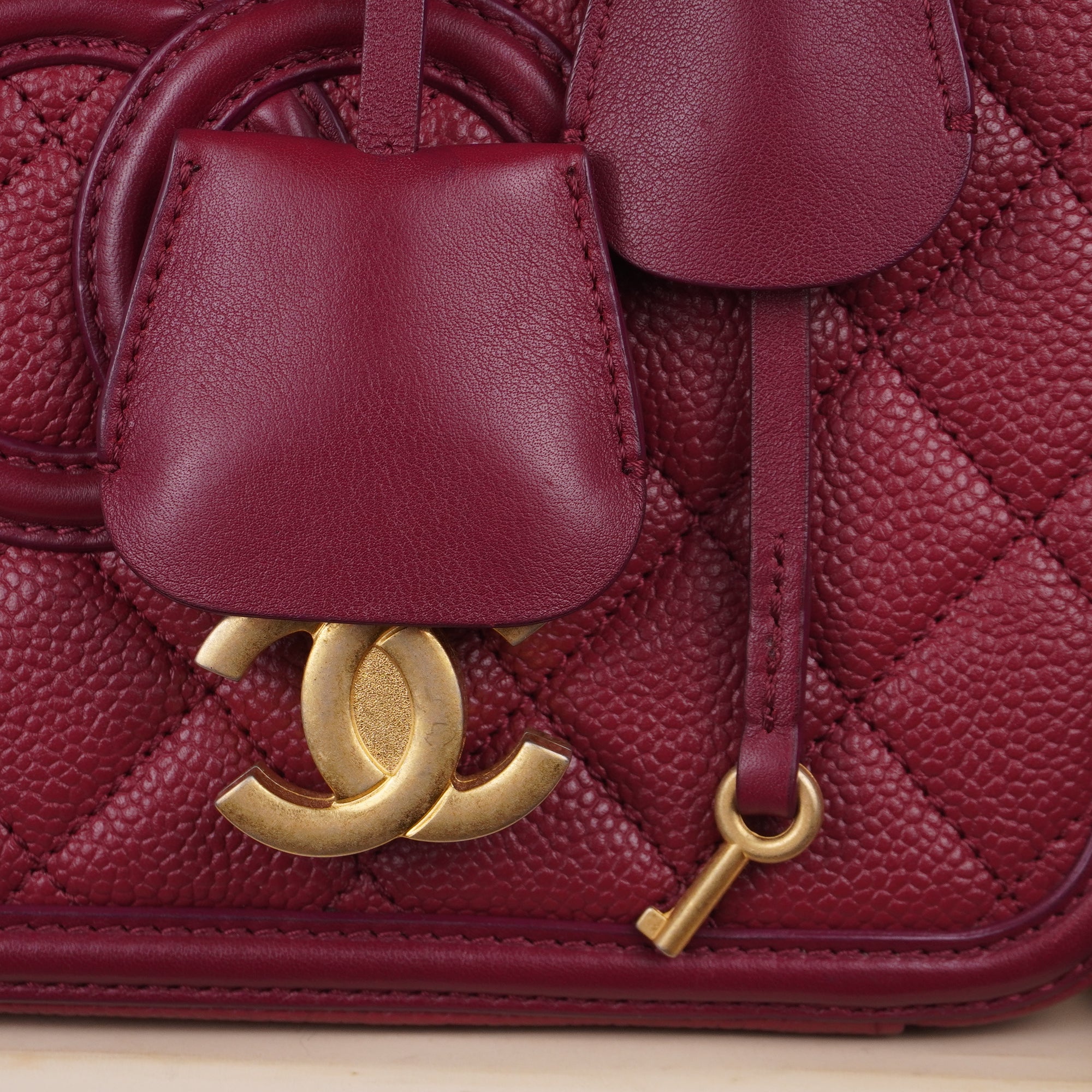 PRE-OWNED CC Burgundy Caviar Quilted Medium CC Filigree Vanity Case Shoulder Bag
