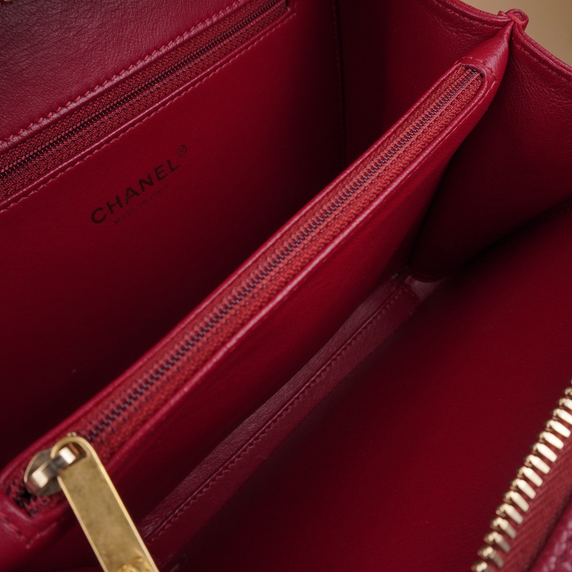 PRE-OWNED CC Burgundy Caviar Quilted Medium CC Filigree Vanity Case Shoulder Bag