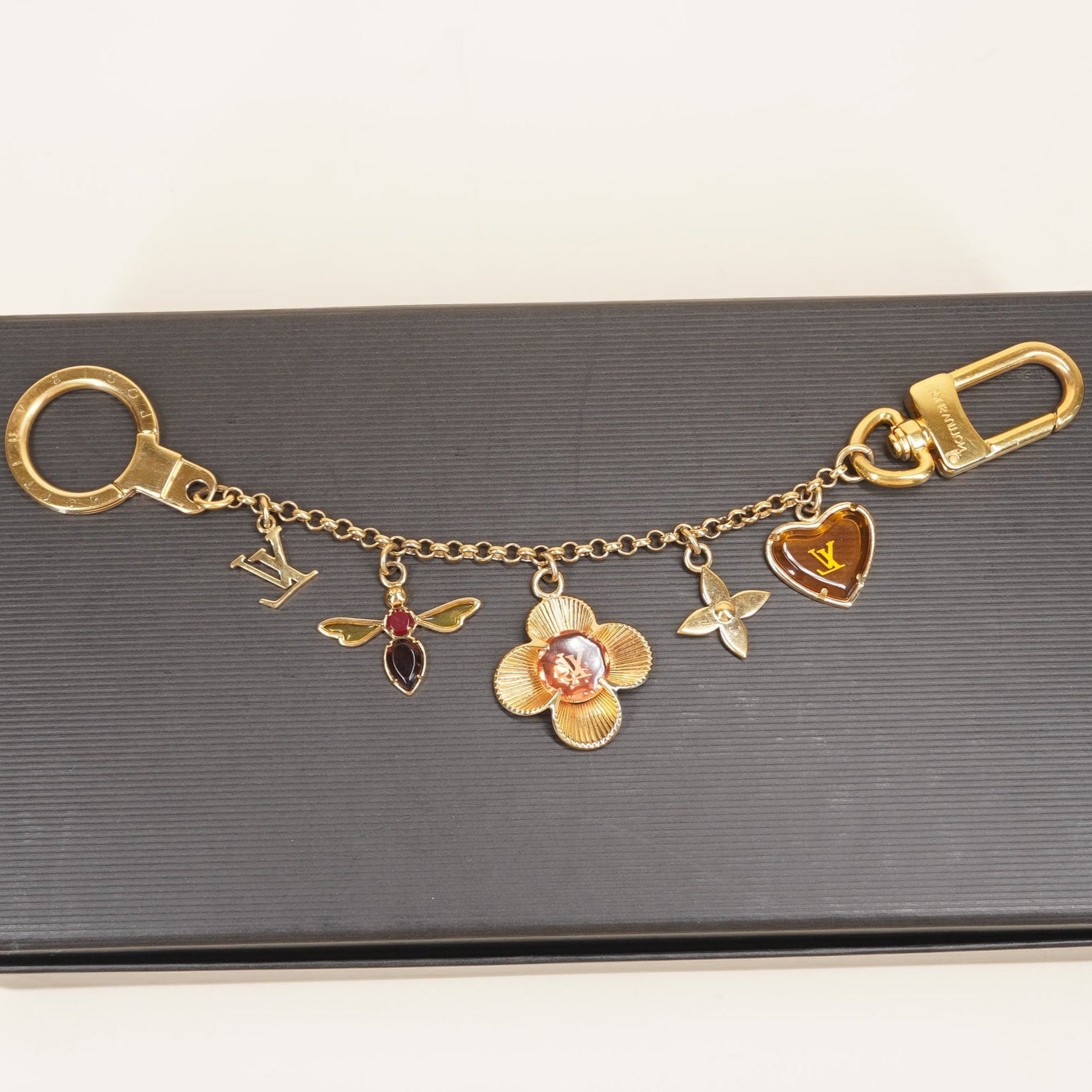 PRE-OWNED Bee Flower Chain Key Charm