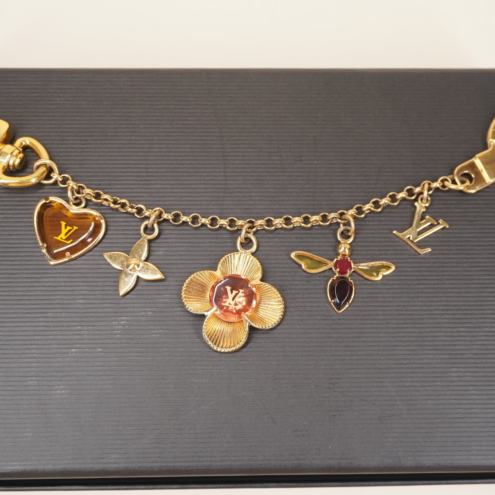 PRE-OWNED Bee Flower Chain Key Charm