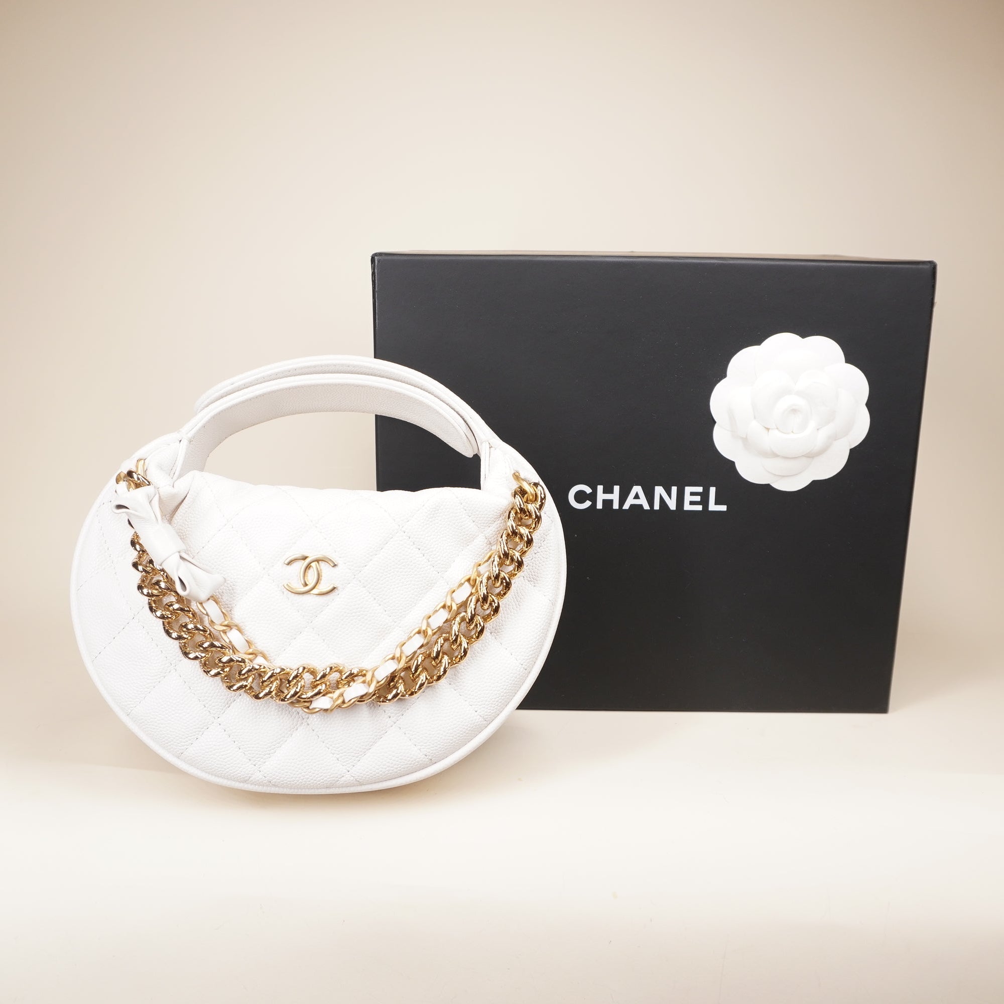 PRE-OWNED Shiny Caviar Quilted Bow Pouch Hobo White Handbag 