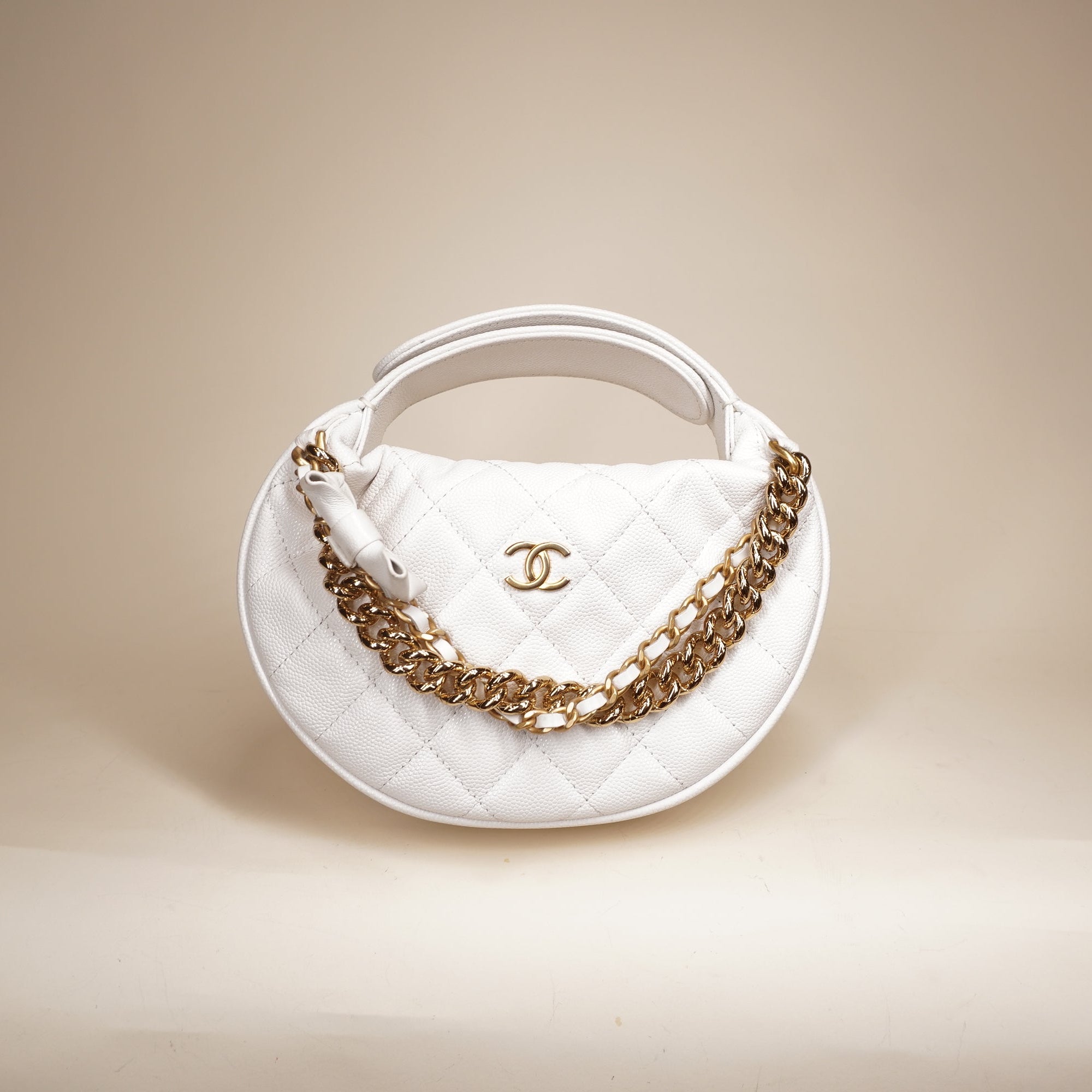 PRE-OWNED Shiny Caviar Quilted Bow Pouch Hobo White Handbag 