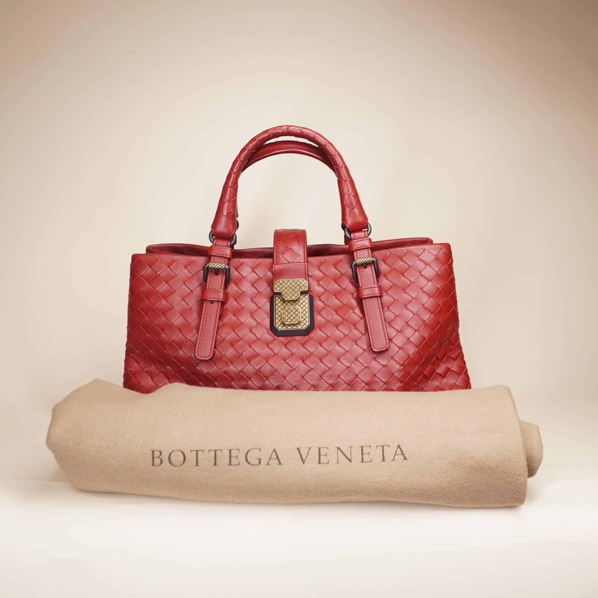 PRE-OWNED Red Intrecciato Leather Smal Roma Shoulder Bag
