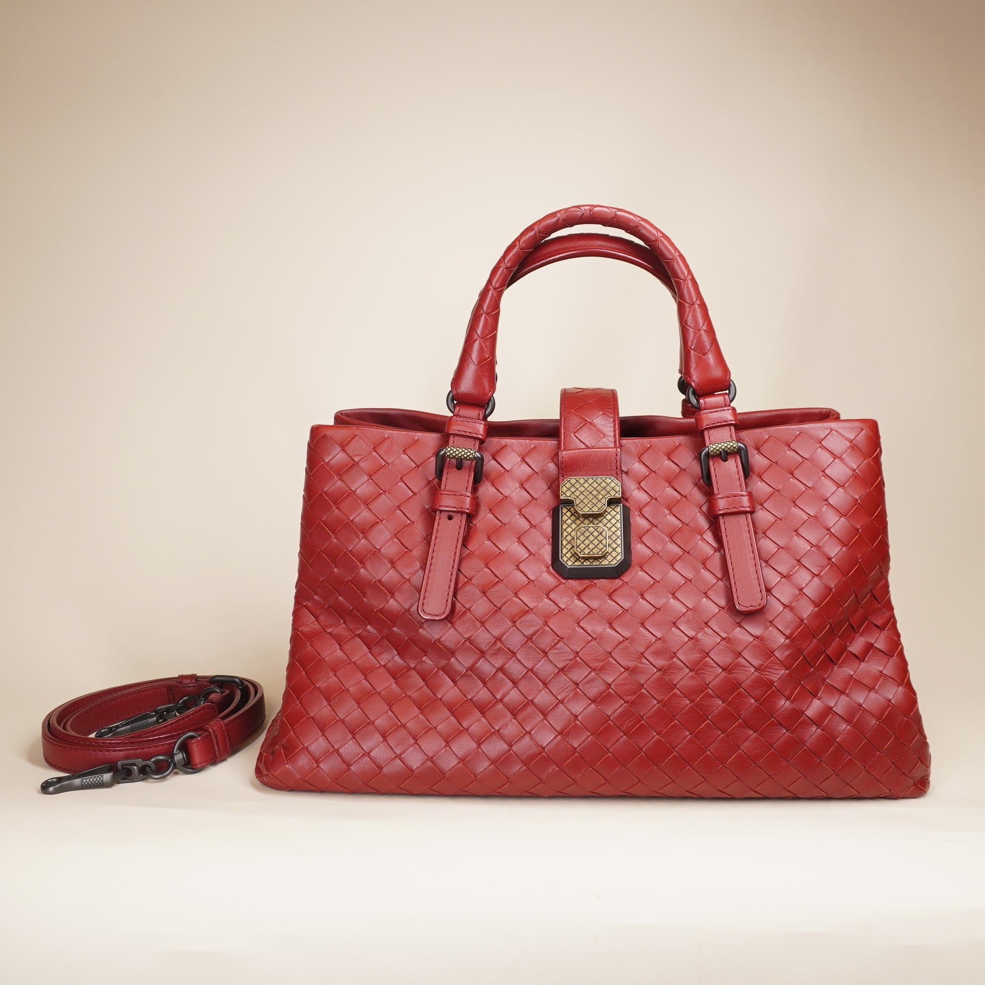 PRE-OWNED Red Intrecciato Leather Smal Roma Shoulder Bag