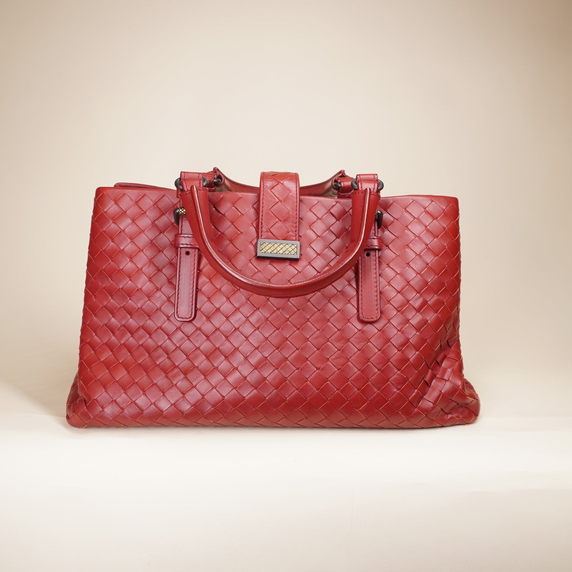 PRE-OWNED Red Intrecciato Leather Smal Roma Shoulder Bag