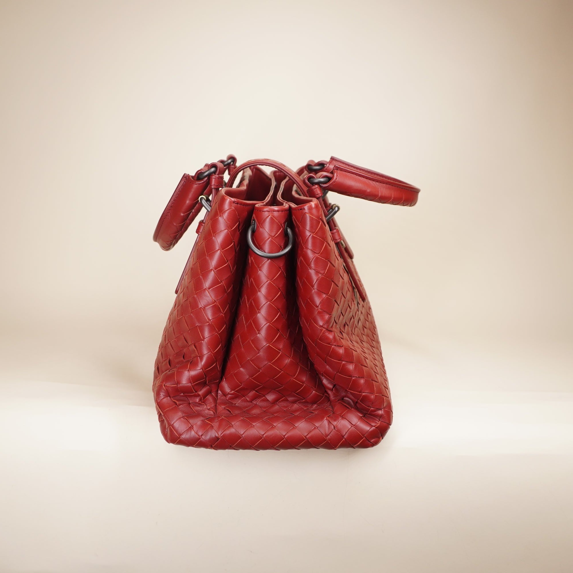 PRE-OWNED Red Intrecciato Leather Smal Roma Shoulder Bag