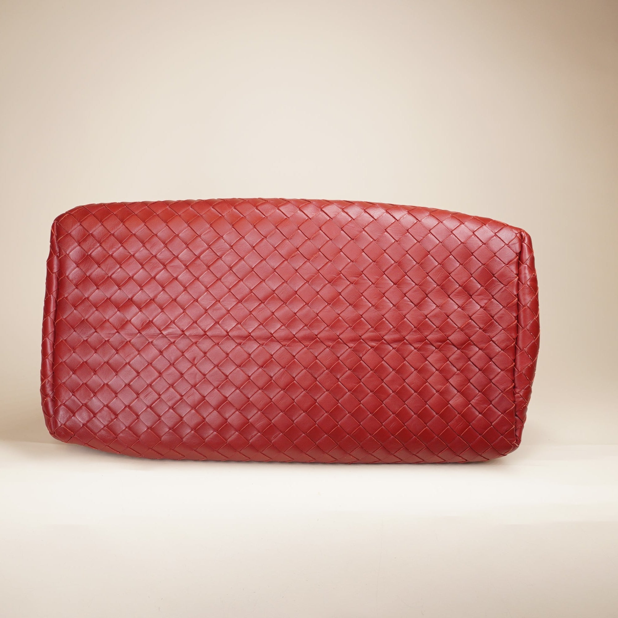 PRE-OWNED Red Intrecciato Leather Smal Roma Shoulder Bag