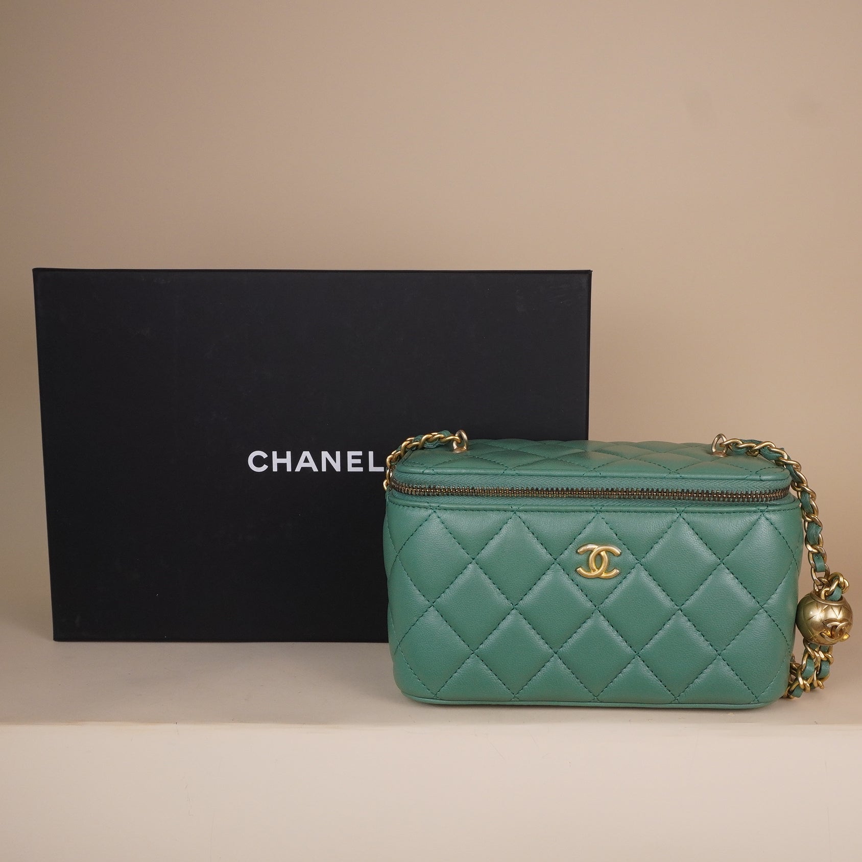 PRE-OWNED CC Small Lambskin Quilted Pearl Crush Green Vanity Case