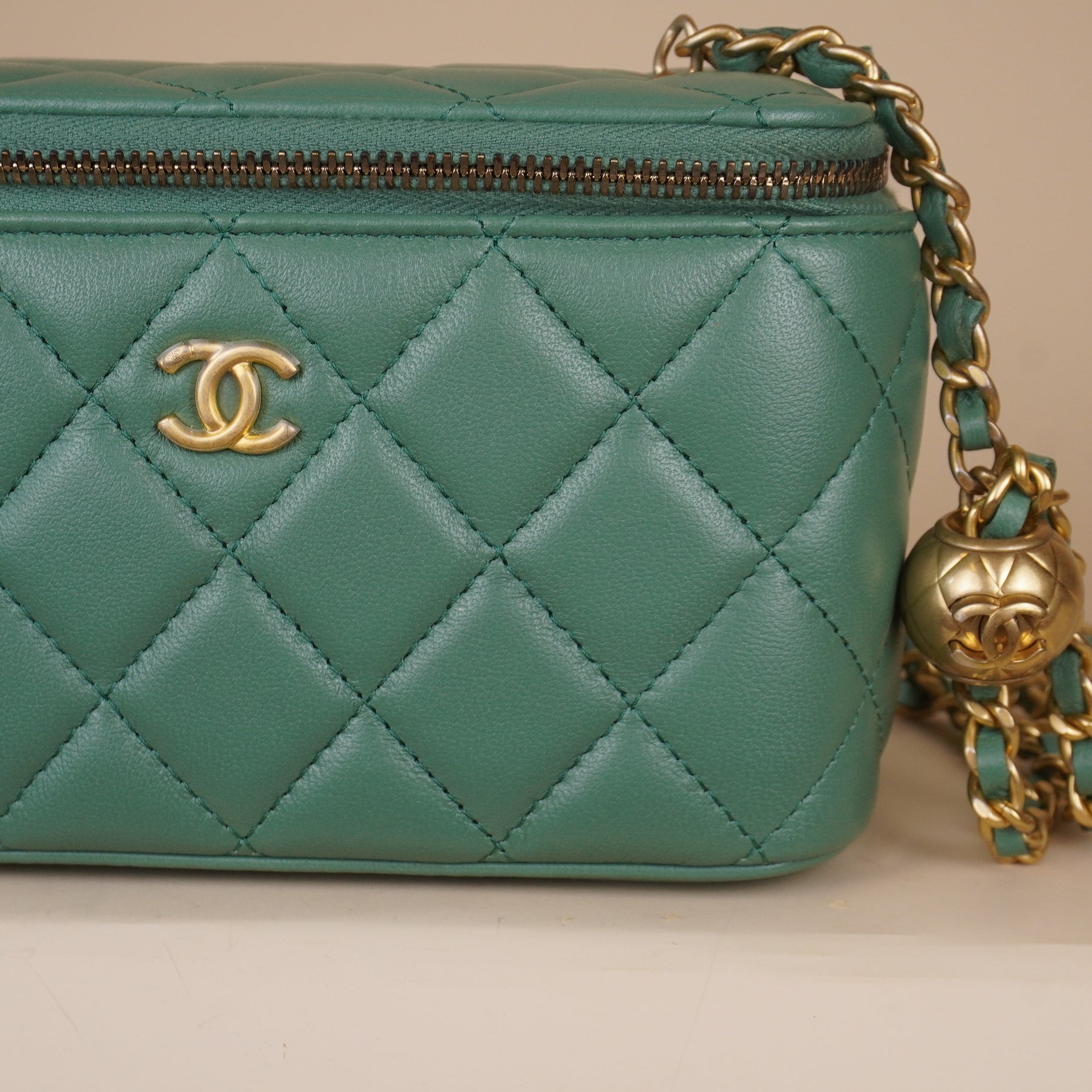 PRE-OWNED CC Small Lambskin Quilted Pearl Crush Green Vanity Case
