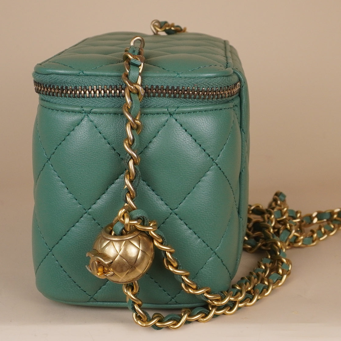 PRE-OWNED CC Small Lambskin Quilted Pearl Crush Green Vanity Case