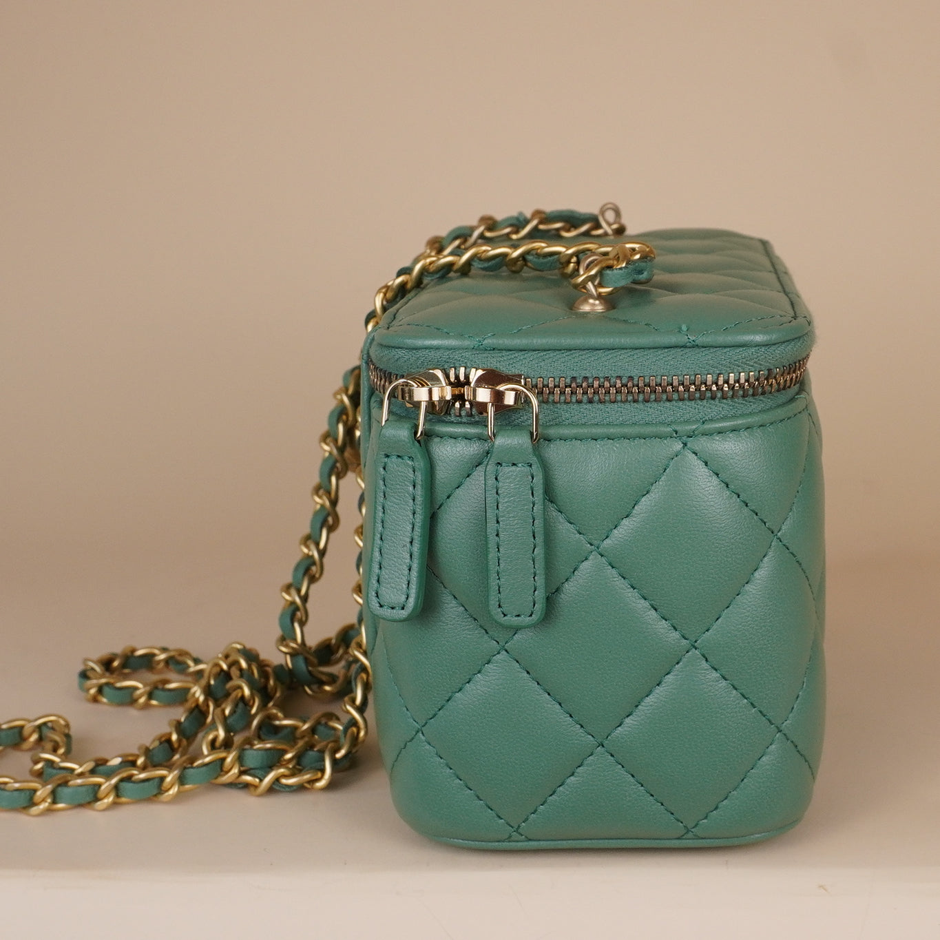 PRE-OWNED CC Small Lambskin Quilted Pearl Crush Green Vanity Case