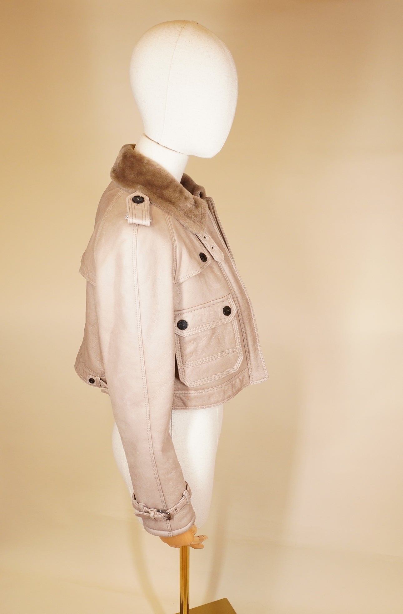 PRE-OWNED Cropped Lambskin Leather Jacket with Fur Collar. SIZE 2 US.